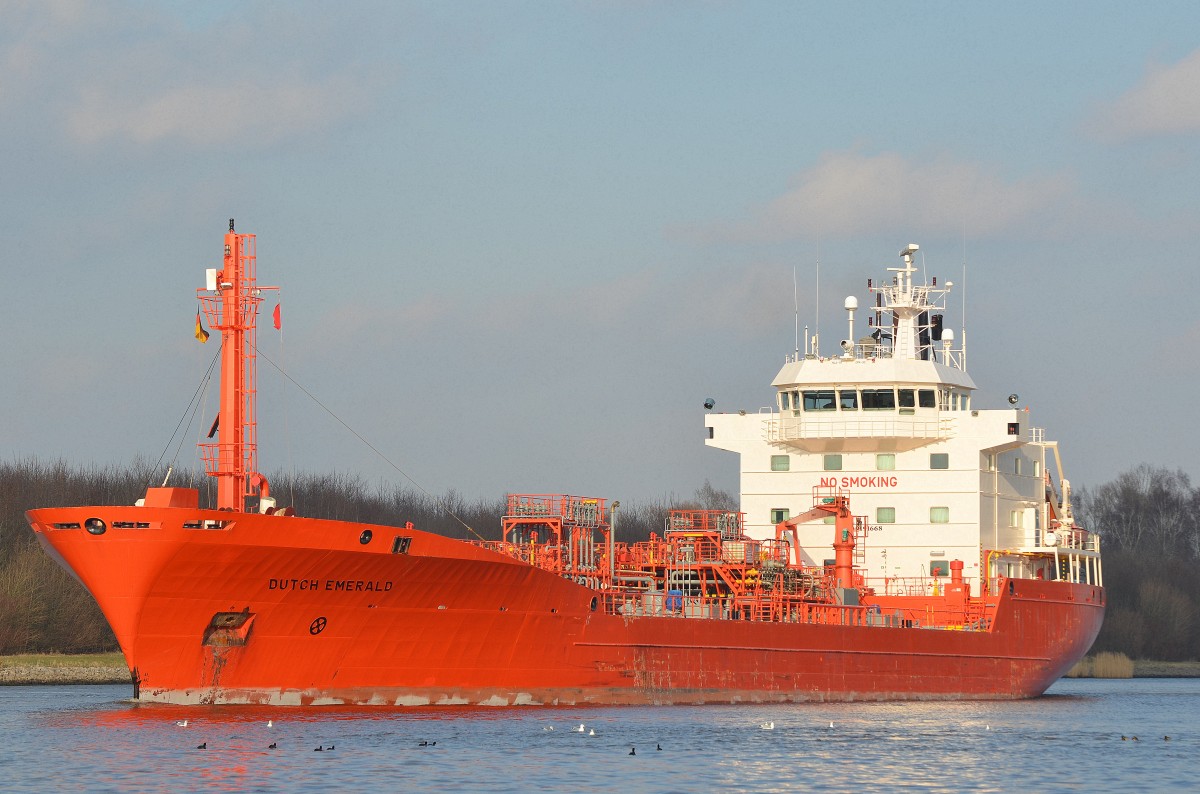 Tanker Dutch Emerald am 28.02.15 im Nord-Ostsee-Kanal bei Fischerhütte aufgenommen IMO-Nummer:9191668 Flagge:Niederlande Länge:118.0m Breite:16.0m Baujahr:2000 Bauwerft:Bijlsma Shipyard,Lemmer Niederlande.