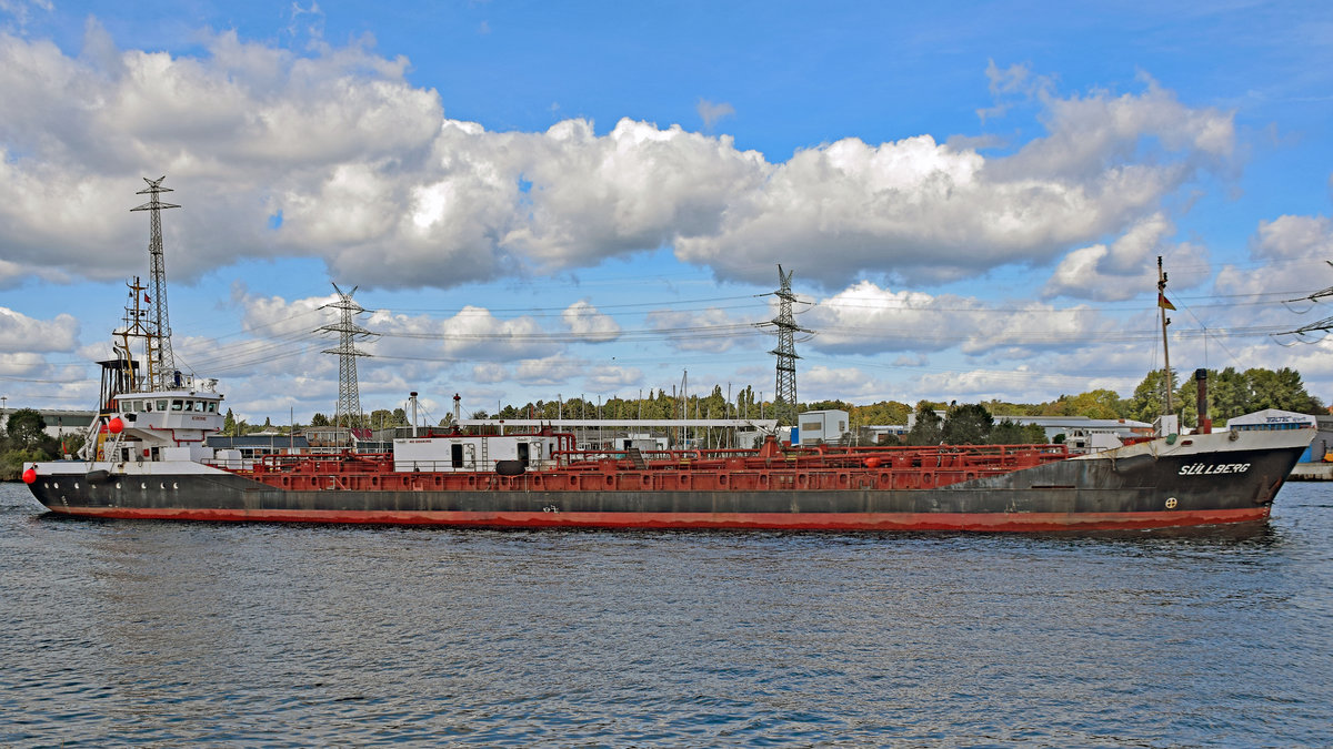 Tanker Süllberg (IMO: 9100114) am 14.9.2019 auf der Trave bei Lübeck-Schlutup
