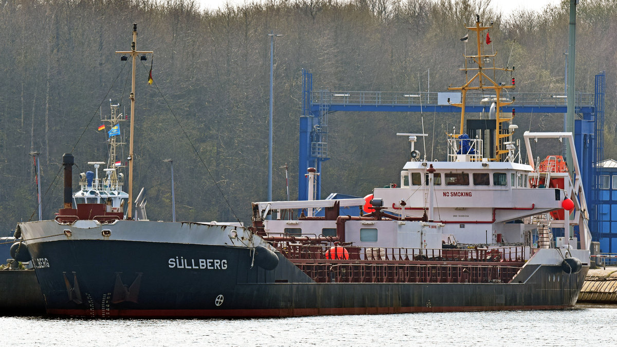 Tanker SÜLLBERG (IMO 9110114) am 30.3.2019 am Skandinavienkai in Lübeck-Travemünde