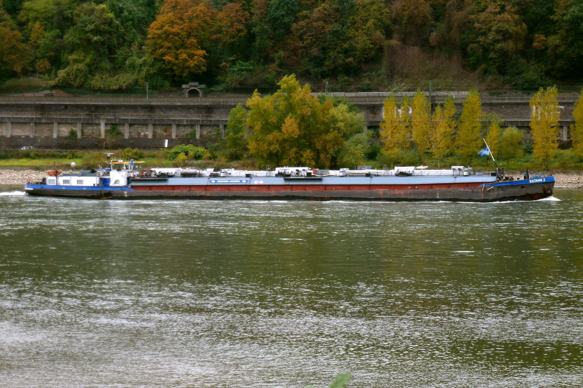 Tankmotorschiff Eiltank 2, Flagge: Deutschland. Talfahrt auf dem Rhein bei Unkel. Aufnahmedatum: 17.10.2016