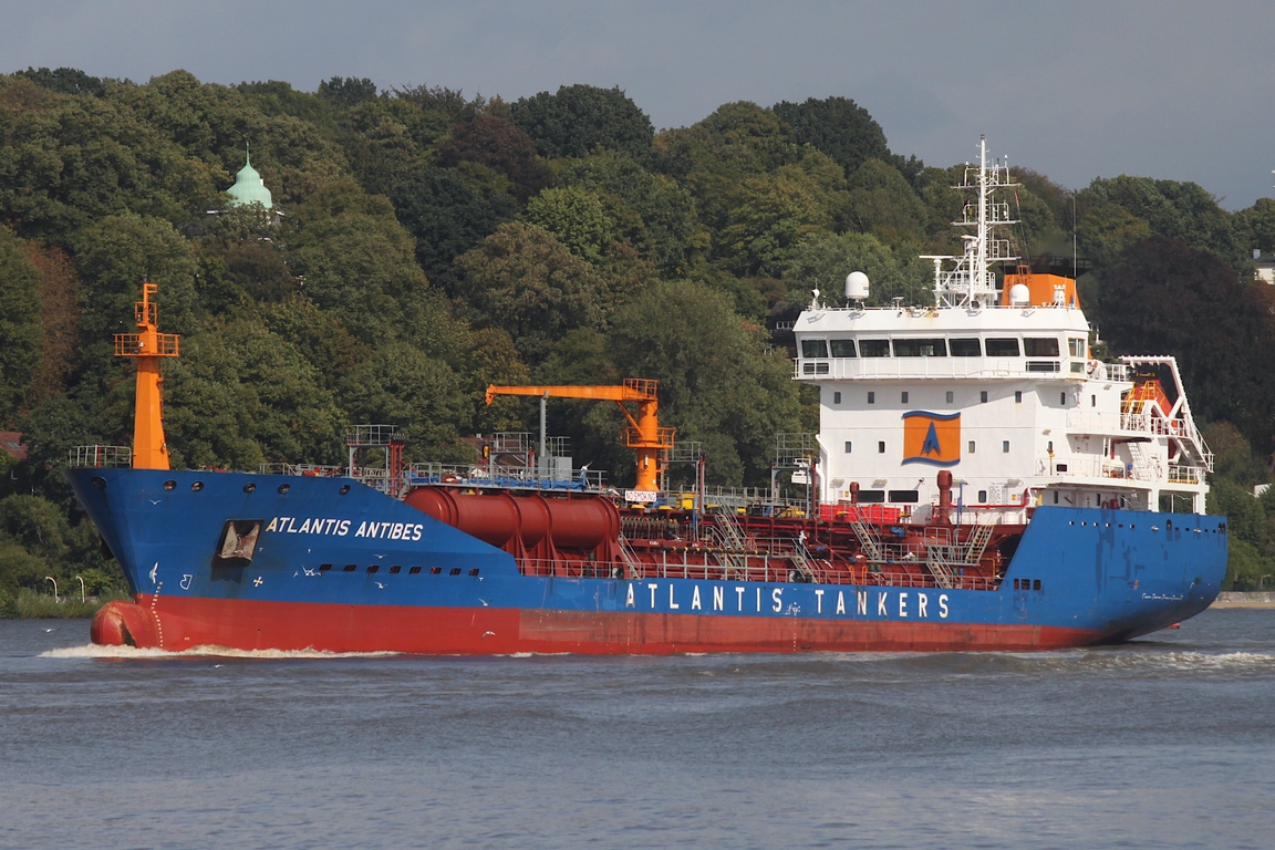Tankschiff ATLANTIS ANTIBES (IMO 9508108); Datum: 09.09.2026; Aufnahmeort: Elbe/Hafen Hamburg, Deutschland.