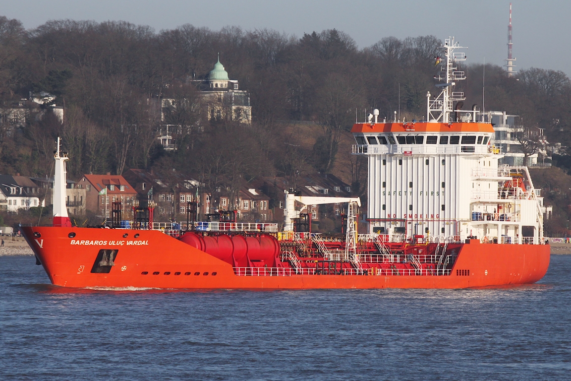 Tankschiff BARBAROS ULUC VARDAL (IMO 9291602); Datum: 20.01.2026; Aufnahmeort: Elbe/Hafen Hamburg, Deutschland.