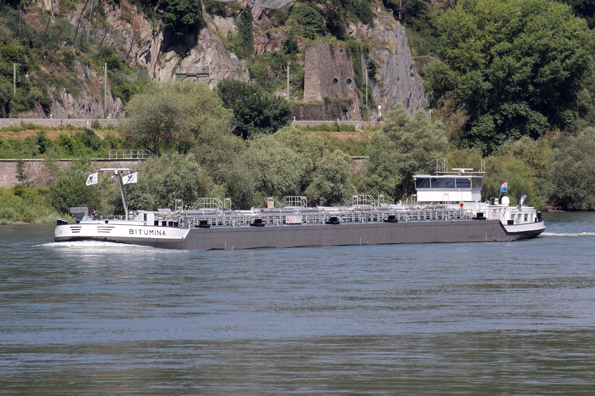 Tankschiff  BITUMINA  Rhein aufwärts bei Kaub 4.7.2020