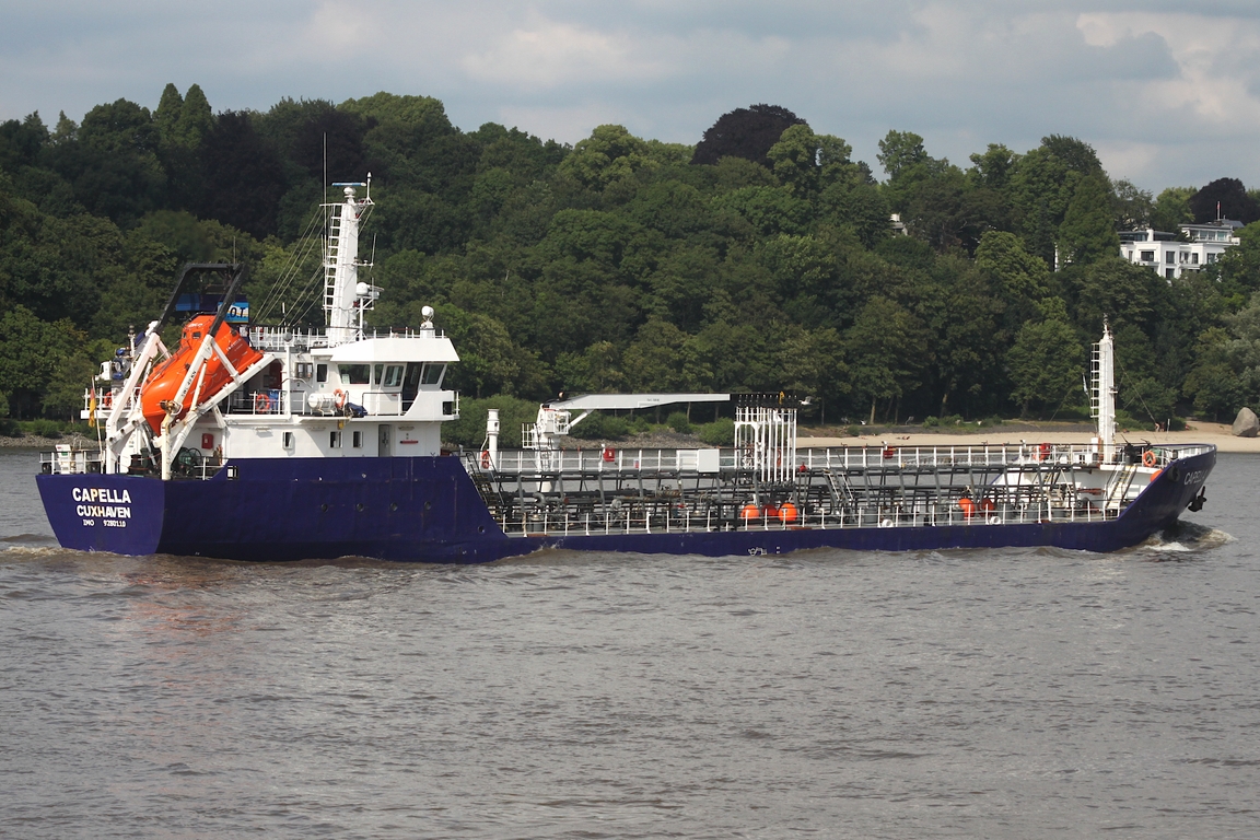 Tankschiff CAPELLA (IMO 9280110); Datum: 18.06.2026; Aufnahmeort: Elbe/Hafen Hamburg, Deutschland.