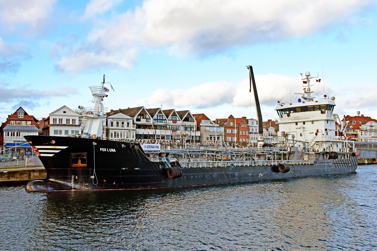 Tankschiff FOX LUNA (IMO 9390458) am 06.01.2023 beim Ostpreussenkai in Lübeck-Travemünde