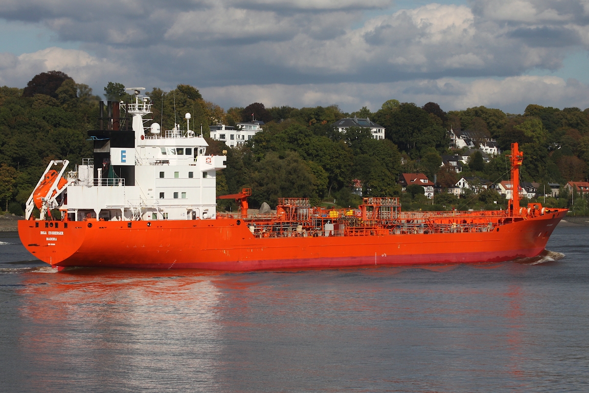 Tankschiff INGA ESSBERGER (IMO 9191668); Eigner/Betreiber: Essberger; Datum: 29.09.2025; Aufnahmeort: Elbe/Hafen Hamburg, Deutschland.