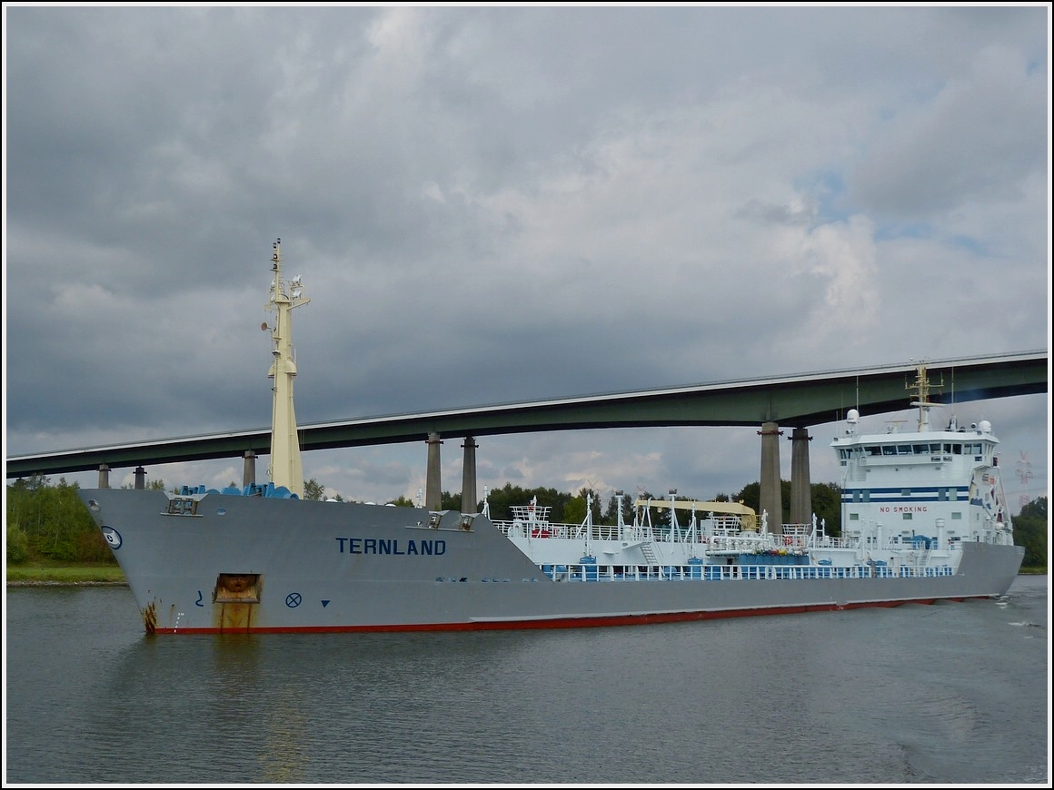 Tankschiff Ternland, Bj 1996,Fahne Dnemark, MMSI 219084000, IMO 9121699, L 129 m, B 18.3 m Motorleistung 4012 KW, Geschw 14.8 kn, aufgenommen auf dem NOK am 18.09.2013.