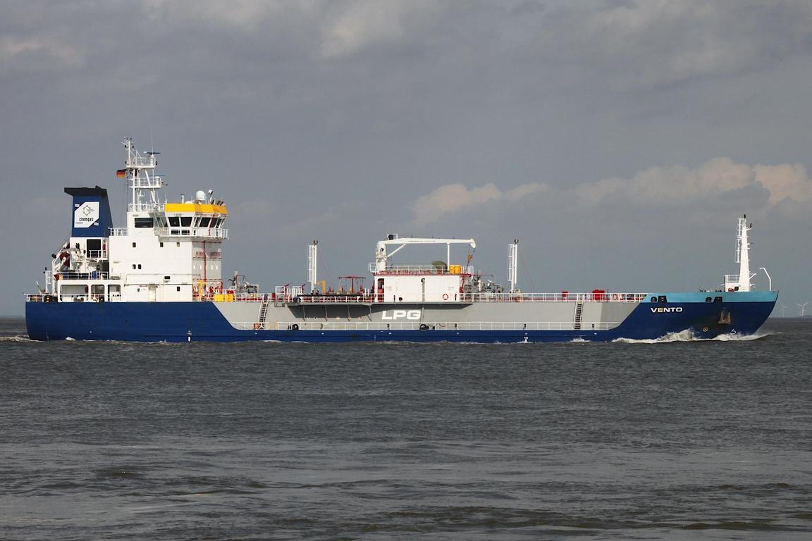 Tankschiff VENTO (IMO 9417361); Datum: 15.09.2026; Aufnahmeort: Elbe/Cuxhaven, Deutschland.