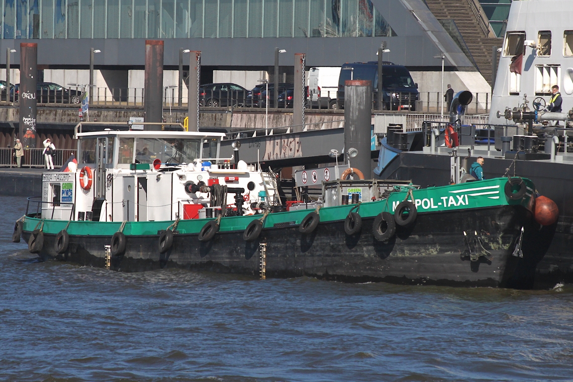 Tankschiff/Bunkerschiff MARPOL-TAXI (ENI 04022870); Eigner/Betreiber: Green Ports Hamburg; Datum: 30.08.2025; Aufnahmeort: Elbe/Hafen Hamburg, Deutschland.