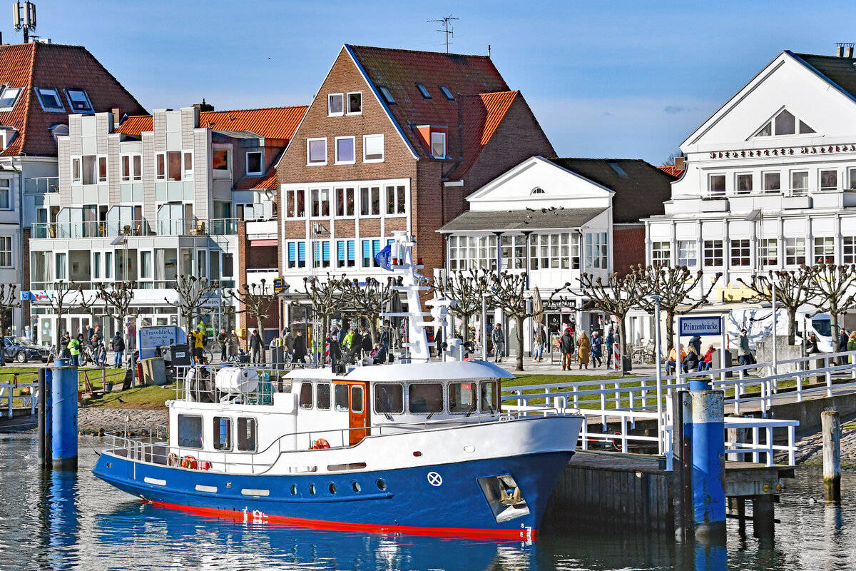 TARMO II am 19.02.2023 im Hafen von Lübeck-Travemünde