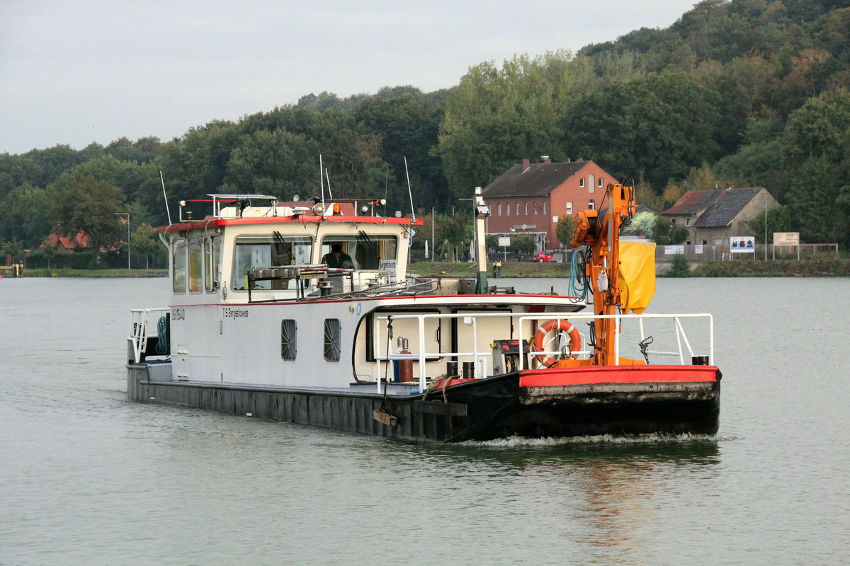 Taucherschiff BERGESHÖVEDE (05015440 , 23,52 x 4,29m) am 29.09.2020 im Nassen Dreieck / DORTMUND-EMS-KANAL auf Bergfahrt. Das Schiff kam aus dem dortigen WSA-Hafen.