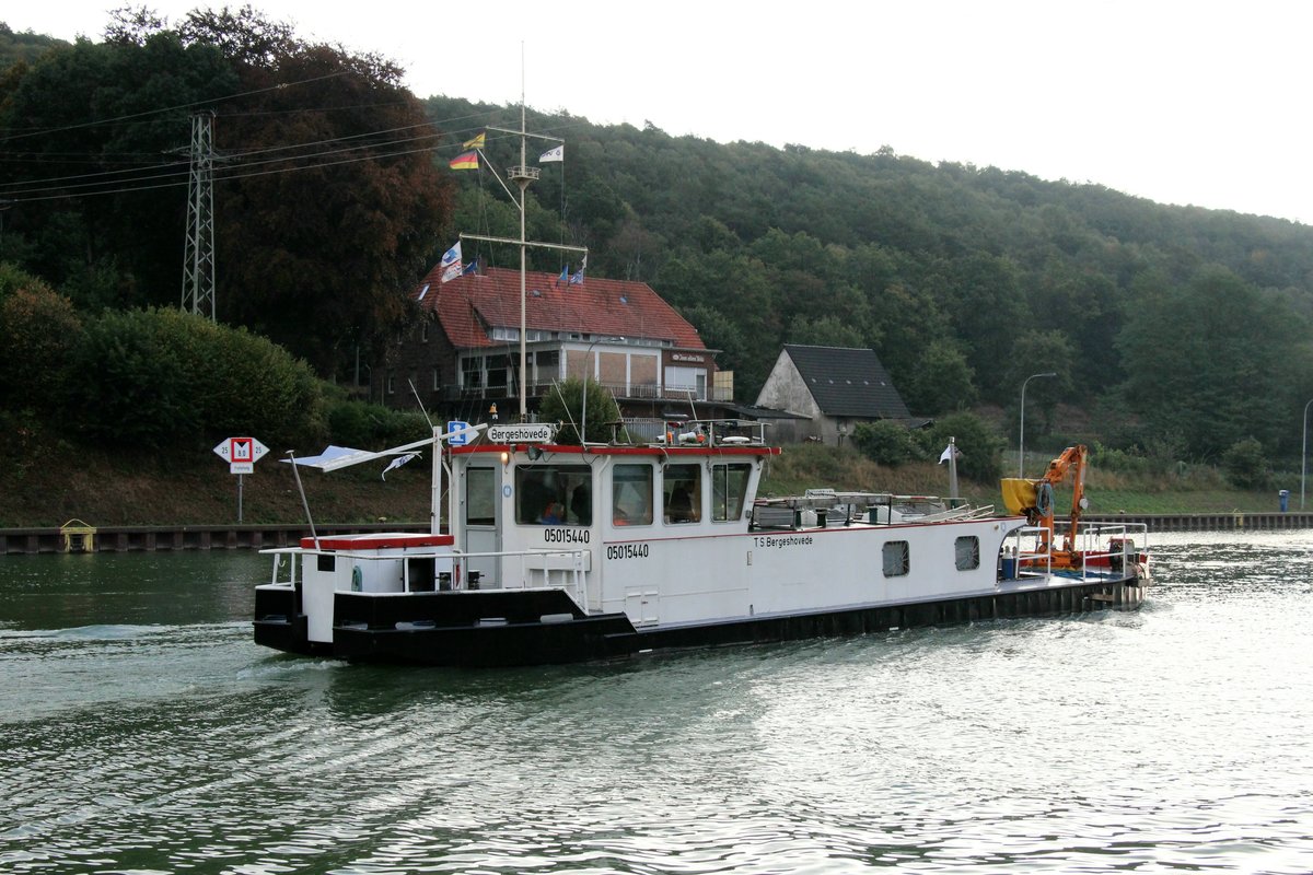 Taucherschiff BERGESHÖVEDE (05015440 , 23,52 x 4,29m) am 29.09.2020 im DORTMUND-EMS-KANAL Höhe Bunkerstation Bergeshövede auf Bergfahrt.