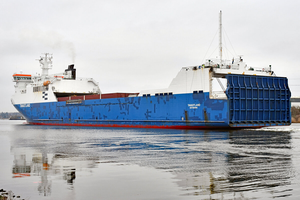 TAVASTLAND (IMO 9334959) am 23.01.2023 auf der Trave in Höhe Lübeck-Schlutup