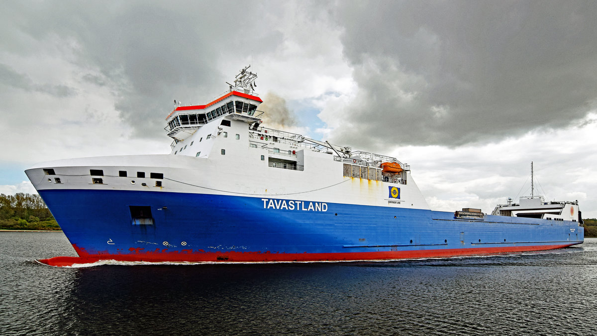 TAVASTLAND (IMO 9334959) am 5.5.2019 auf der Trave unweit Travemünde