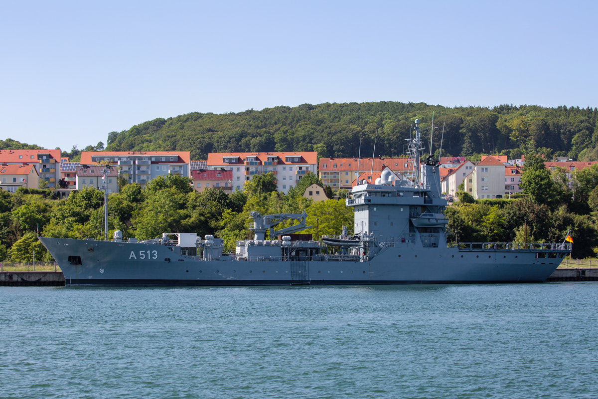 TENDER RHEIN A 513 im Sassnitzer Hafen. - 10.06.2022
