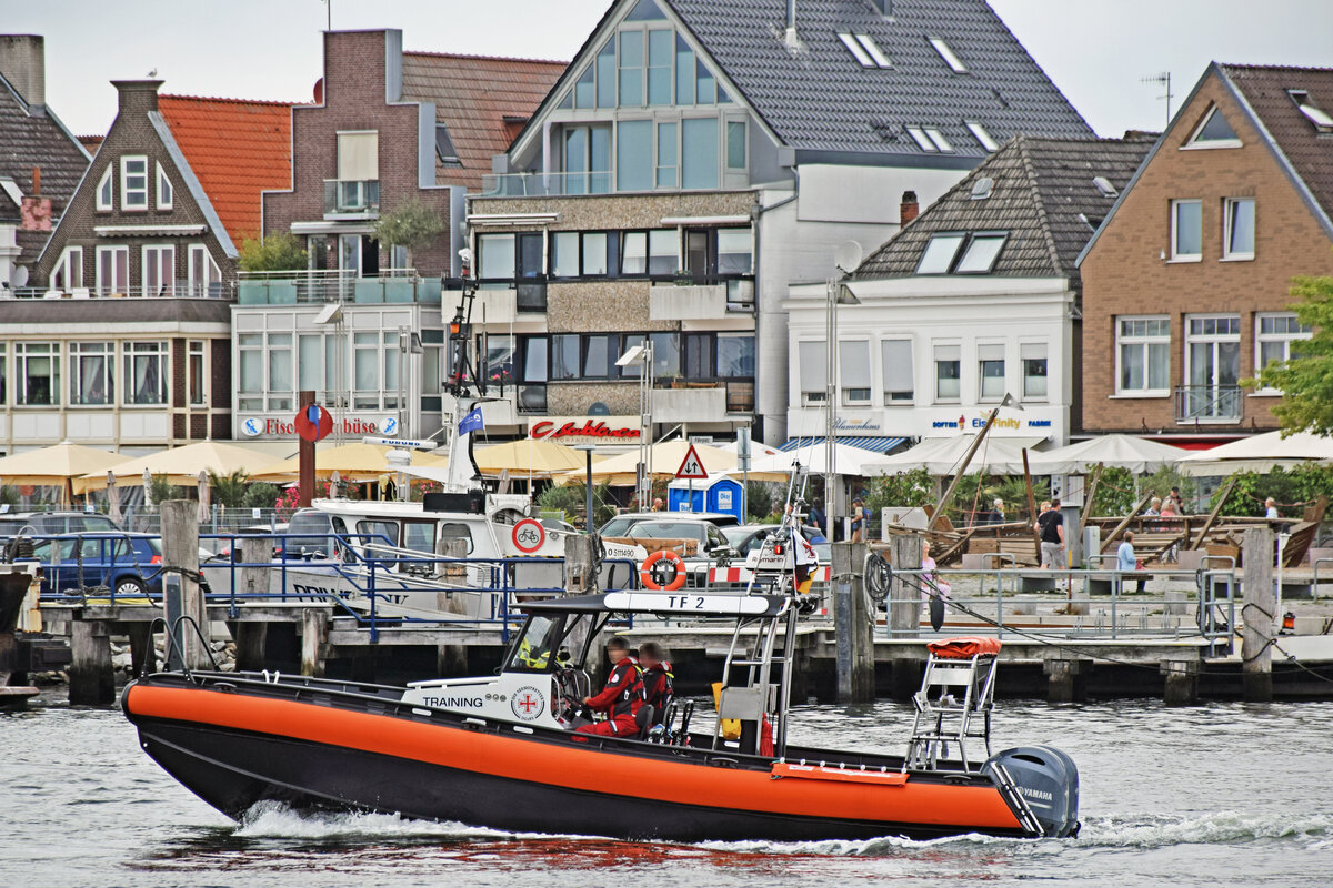 TF 2 der Deutschen Gesellschaft zur Rettung Schiffbrüchiger (DGzRS) am 27.08.2022 im Hafen von Lübeck-Travemünde