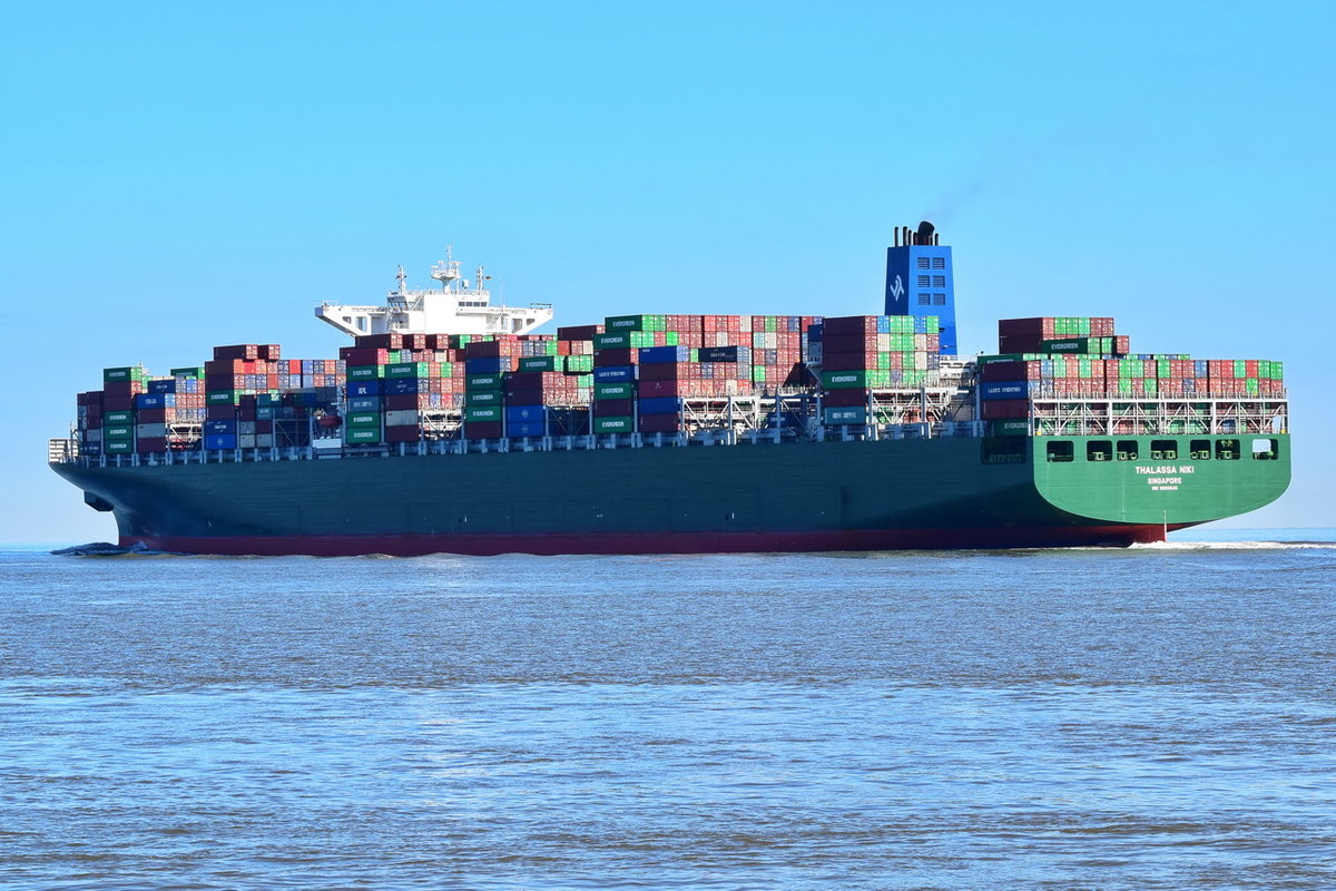 Thalassa Niki , Containerschiff , IMO 9665645 , Baujahr 2014 , 368.46 × 51.06m , 13808 TEU , 15.05.2019 , Cuxhaven