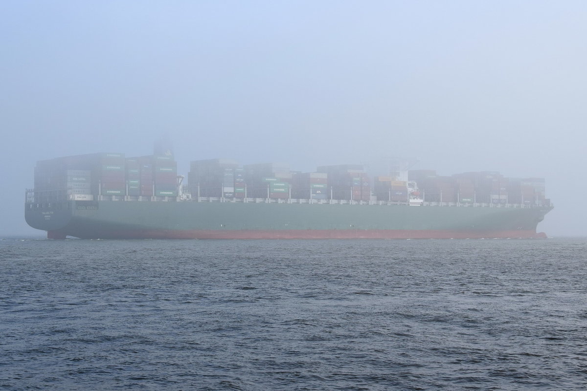 THALASSA TYHI , Containerschiff , IMO  9667162 , Baujahr 2014 , 368.44 × 51.06m , 13808 Teu , Alte Liebe Cuxhaven  05´6.11.2018