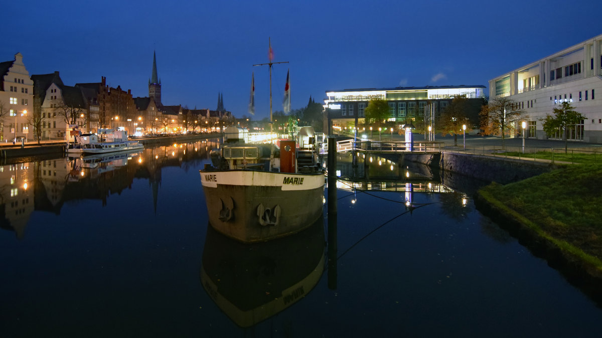 Theaterschiff MARIE am Morgen des 9.11.2018 in Lübeck