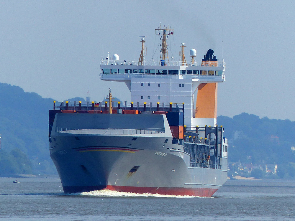 THETIS D. Feeder. Vor Wedel bei Hamburg 21.08.2015 

overall length (m): 167,00 
overall beam (m): 26,80 
maximum draught (m): 9,60 
maximum TEU capacity: 1404 
container capacity at 14t (TEU): 1030 
reefer containers (TEU): 300 
deadweight (ton): 16.950 
