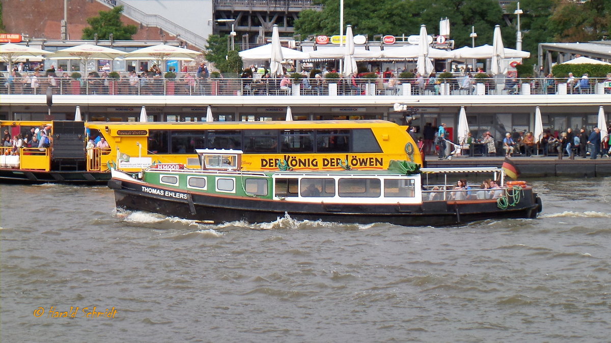 THOMAS EHLERS (ENI 05104710)(H 14008) am 21.8.2017, Hamburg, Elbe vor den Landungsbrücken / 
Ex-Namen: EDWIN (1954-2009, Theodor Kau/Barkassen-Centrale Ehlers) >BORBI (1949-1954, Bischoff&Bornhofen) >TECHNISCHER BETRIEB II (HAPAG, 1936-1949) >HANNA / Lütgens&Reimers X (1925-1936 Lütgens&Reimers, Hamburg) /
Barkasse / Lüa 15,79 m, B 4,26 m, Tg  m /zugel. Personen: 60 / 1 Diesel, Henschel, 98 kW (133 PS) / gebaut 1925 bei Oelkers, HH-Neuhof  als Schlepp-Barkasse / 1964 verlängert + verbreitert / 2009 Umbau (sinksicher) bei Feltz-Werft, HH-Finkenwerder, umbenannt in THOMAS EHLERS /
