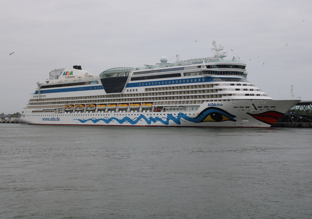 tierische Begrüßung gab es am Morgen des 14.05.2022 für die AIDAdiva in Warnemünde.