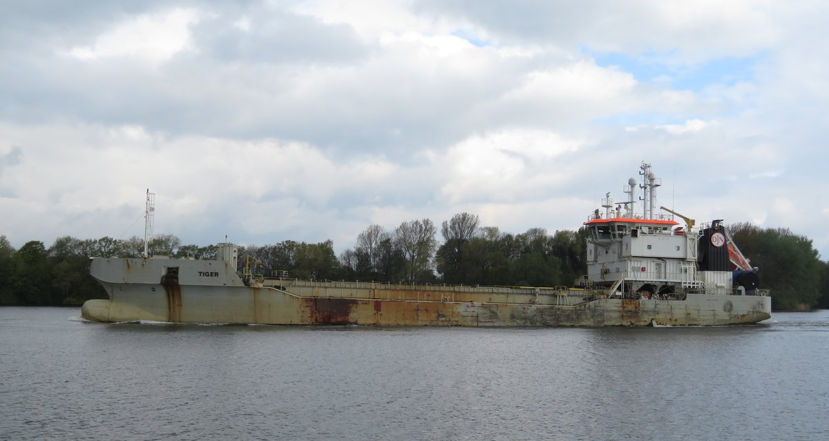 TIGER - Hh= Luxenbourg - IMO= 9591416 - Bj.= 2012 in China - 6200 DWT. -
 L= 100m - B= 20m -- am 01.05.2020 im Nord-Ostsee-Kanal bei Rade.