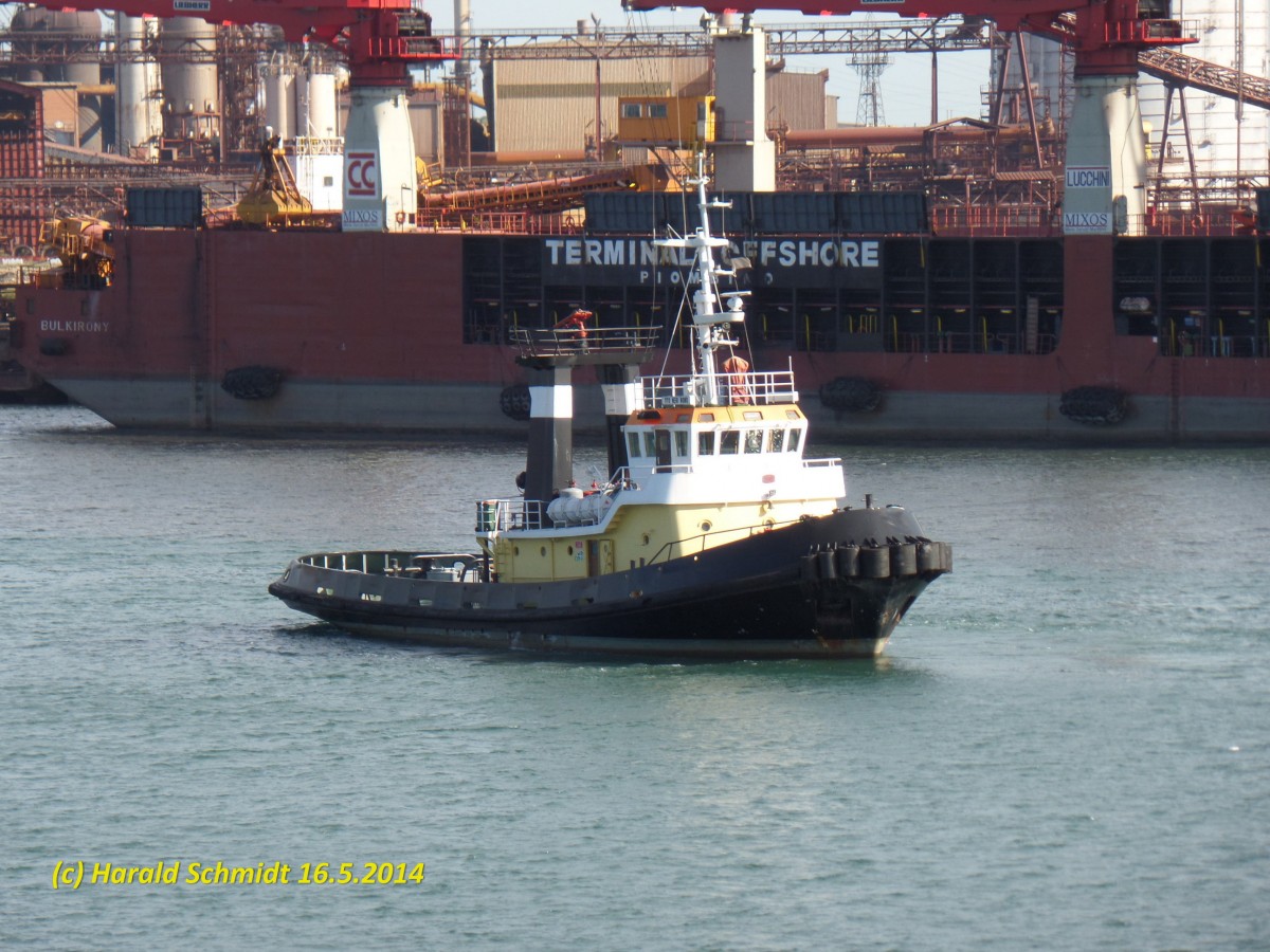 TITO NERI NONO (IMO 8715974) am 16.5.2014 im Hafen von Piombino /
Schlepper / BRZ 197,8 / Lüa 31,27 m, B 8,52 m, Tg 3,7 m /  
1988 bei C.N. Cooperativa Metallurgica G. Tommasi- Ancona, Italien / Eigner: Fratelli Neri S.p.A., Livorno /
