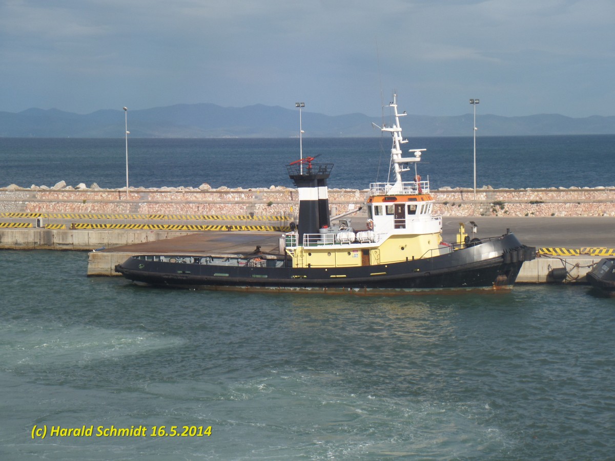 TITO NERI NONO (IMO 8715974) am 16.5.2014 im Hafen von Piombino /
Schlepper / BRZ 197,8 / Lüa 31,27 m, B 8,52 m, Tg 3,7 m /  
1988 bei C.N. Cooperativa Metallurgica G. Tommasi- Ancona, Italien / Eigner: Fratelli Neri S.p.A., Livorno /
