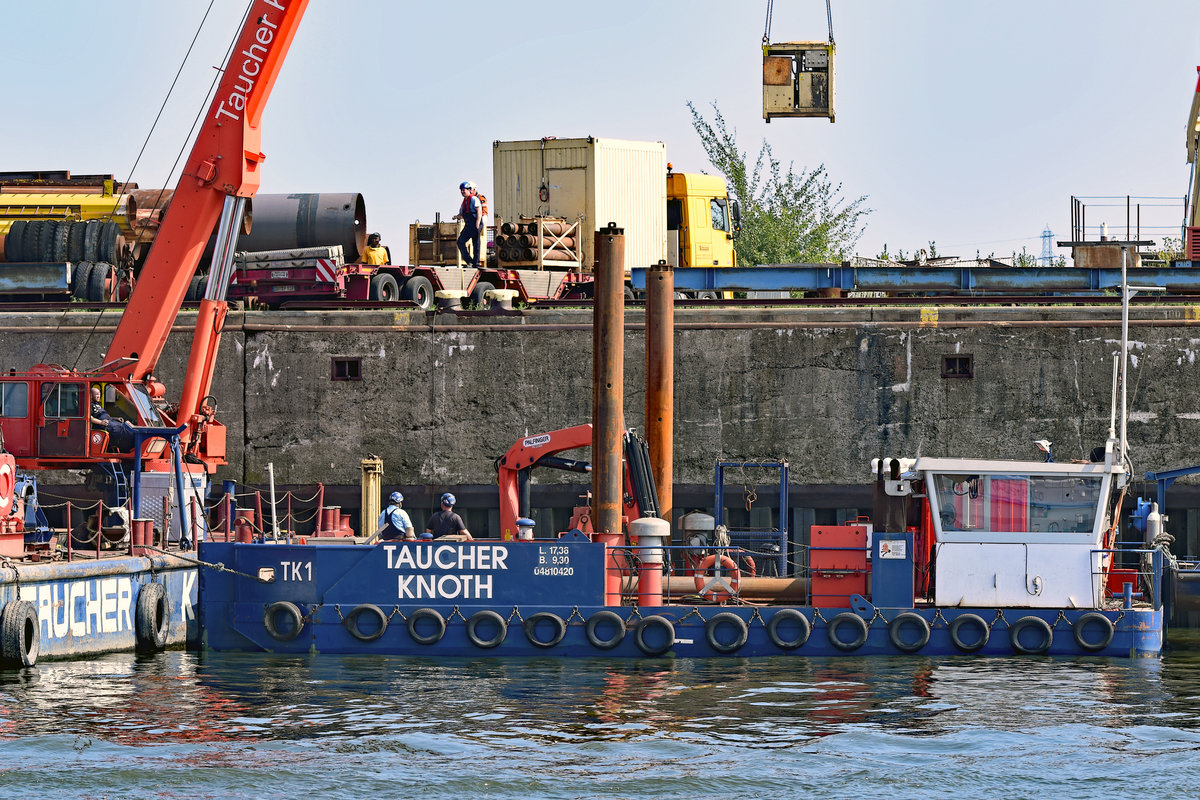 TK 1 von  Taucher Knoth  am 3.9.2018 im Hafen von Hamburg