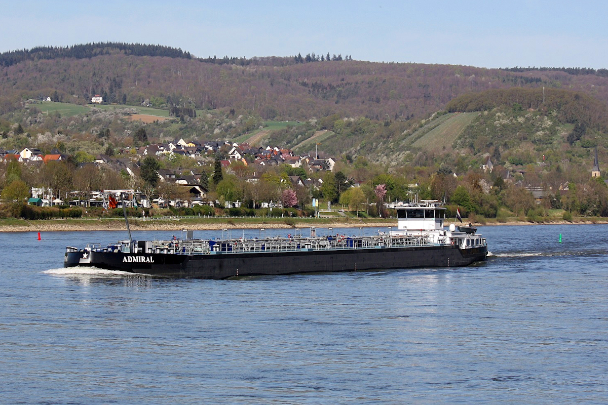 TMS ADMIRAL (ENI:02331666) L.110 m B.11,45 m T 2780 Flagge Niederlande auf dem Rhein am 18.04.2022 zu Berg in Braubach.