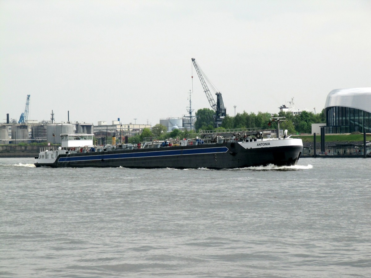 TMS Antonia (04807910 , 99,90 x 9,48) am 05.05.2014 im Hafen HH auf der Norderelbe zu Tal.