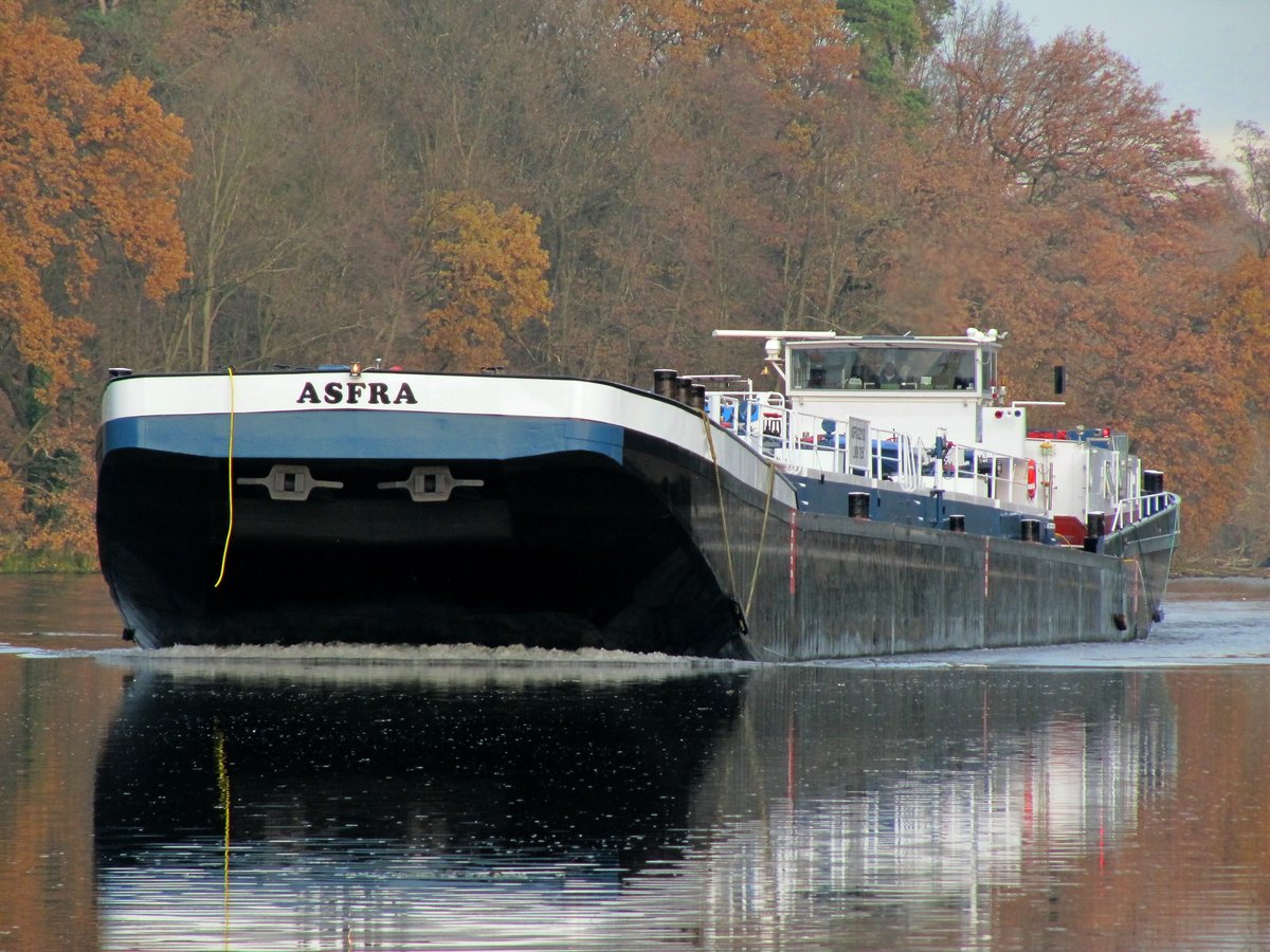 TMS Asfra (02321983 , 80 x 9m) am 22.11.2016 auf dem Teltowkanal / Machnower See auf Talfahrt. 