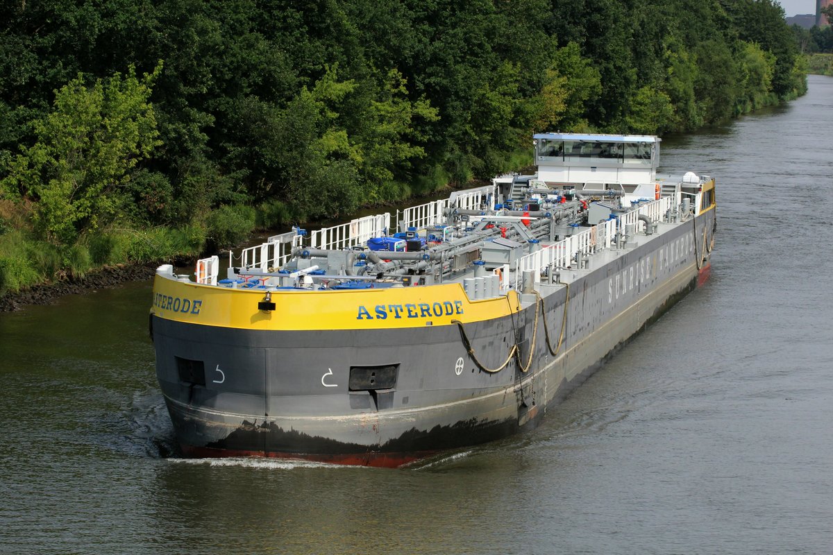 TMS ASTERODE (04810890 , 84,99 x 9,57m) am 21.07.2016 im Elbe-Havel-Kanal bei Wusterwitz. Das TMS kam aus Berlin und fuhr Richtung Elbe. 