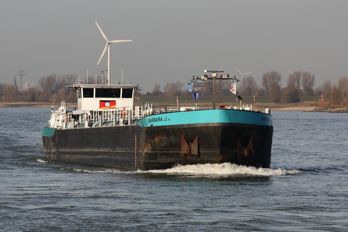 TMS Barbara J Jr. 04034170 am 14.11.2018 auf dem Rhein bei Xanten.