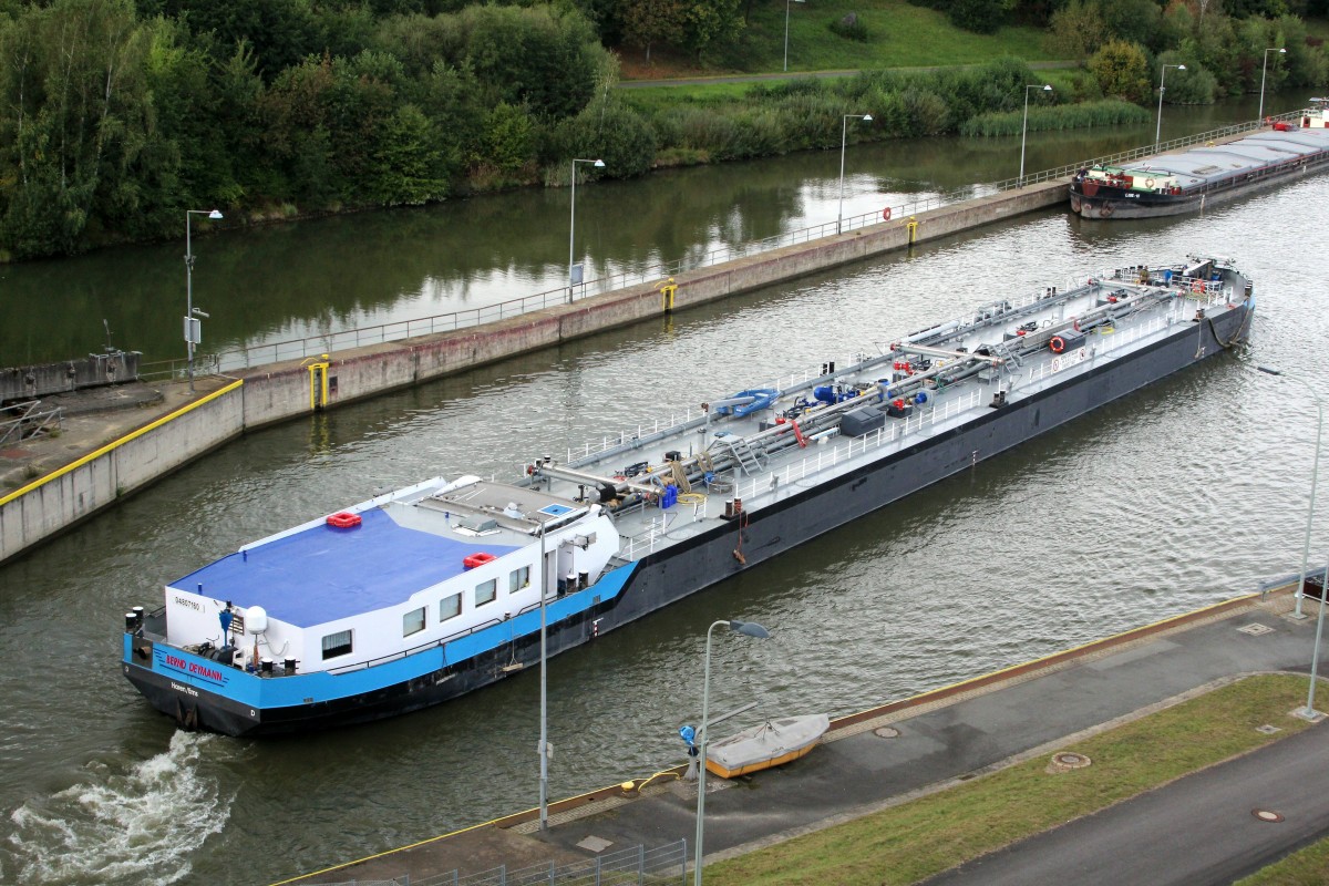 TMS Bernd Deymann (04807160 , 86 x 9,5m) verläßt am 11.09.2014 nach der Talschleusung in Uelzen I die Kammer und fährt im ESK Richtung Schiffshebewerk Lüneburg / Scharnebeck.