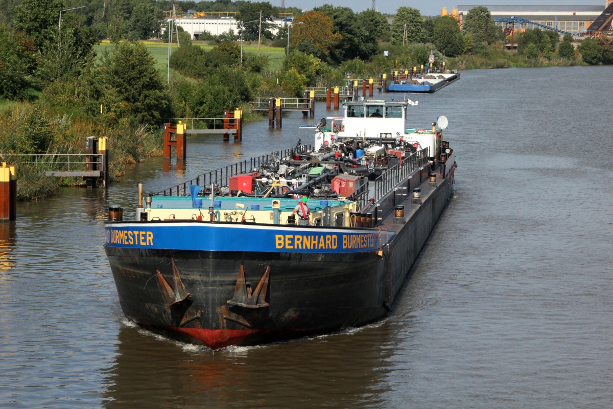 TMS Bernhard Burmester (08043015 , 80 x 9m) am 24.09.2015 auf dem EHK kurz vor der Einfahrt in die Schleuse Zerben mit Fahrtrichtung Westen.