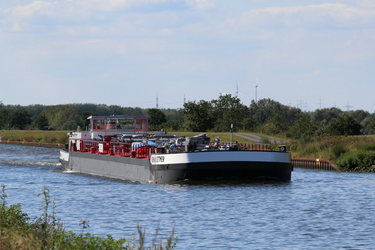 TMS Bernhard Dettmer (04806430 , 100 x 9,50m) am 28.08.2017 auf dem Mittellandkanal bei km 318 aus Richtung WOB / Haldensleben kommend mit Fahrtrichtung Magdeburg. 