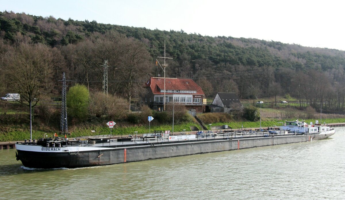 TMS  BIBERACH  (ENI 04003980 , 85 x 9m)  befuhr am 20.03.2026  den  DORTMUND-EMS-KANAL  bei Bergesh�vede zu Tal.