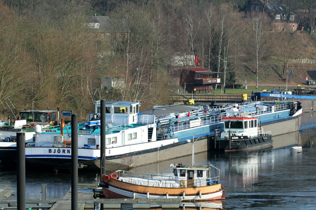 TMS Björn (04014340 , 85 x 9m) lag am 08.02.2018 im Elbe-Lübeck-Kanal in Lauenburg/Elbe.