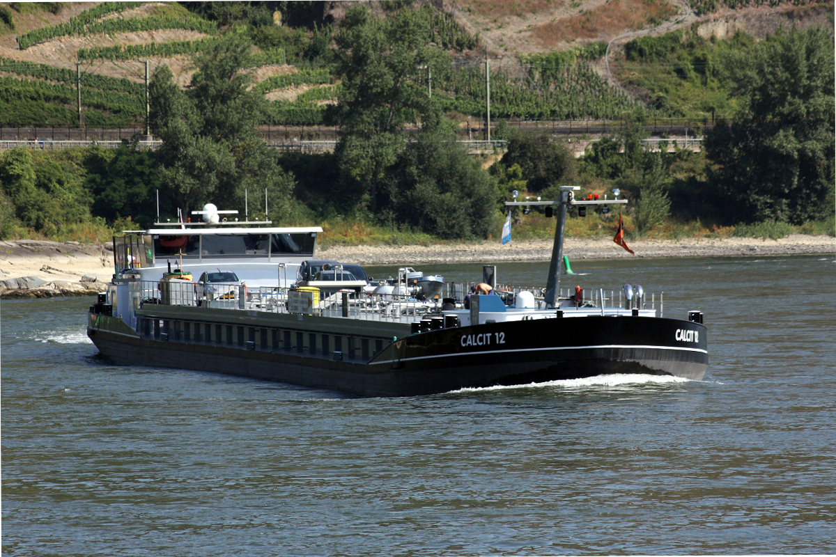 TMS Calcit 12 (ENI:02334933) L.100m B.10,50m T.1907 am 26.07.2019 auf dem Rhein bei Oberwesel zu Berg.