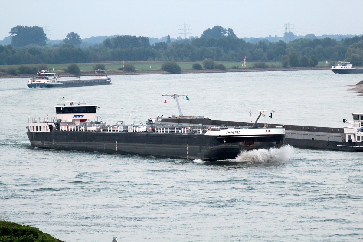 TMS Chantal (04811580 , 109,99 x 11,45m) am 05.07.2017 bei Rees auf Rhein-Talfahrt.