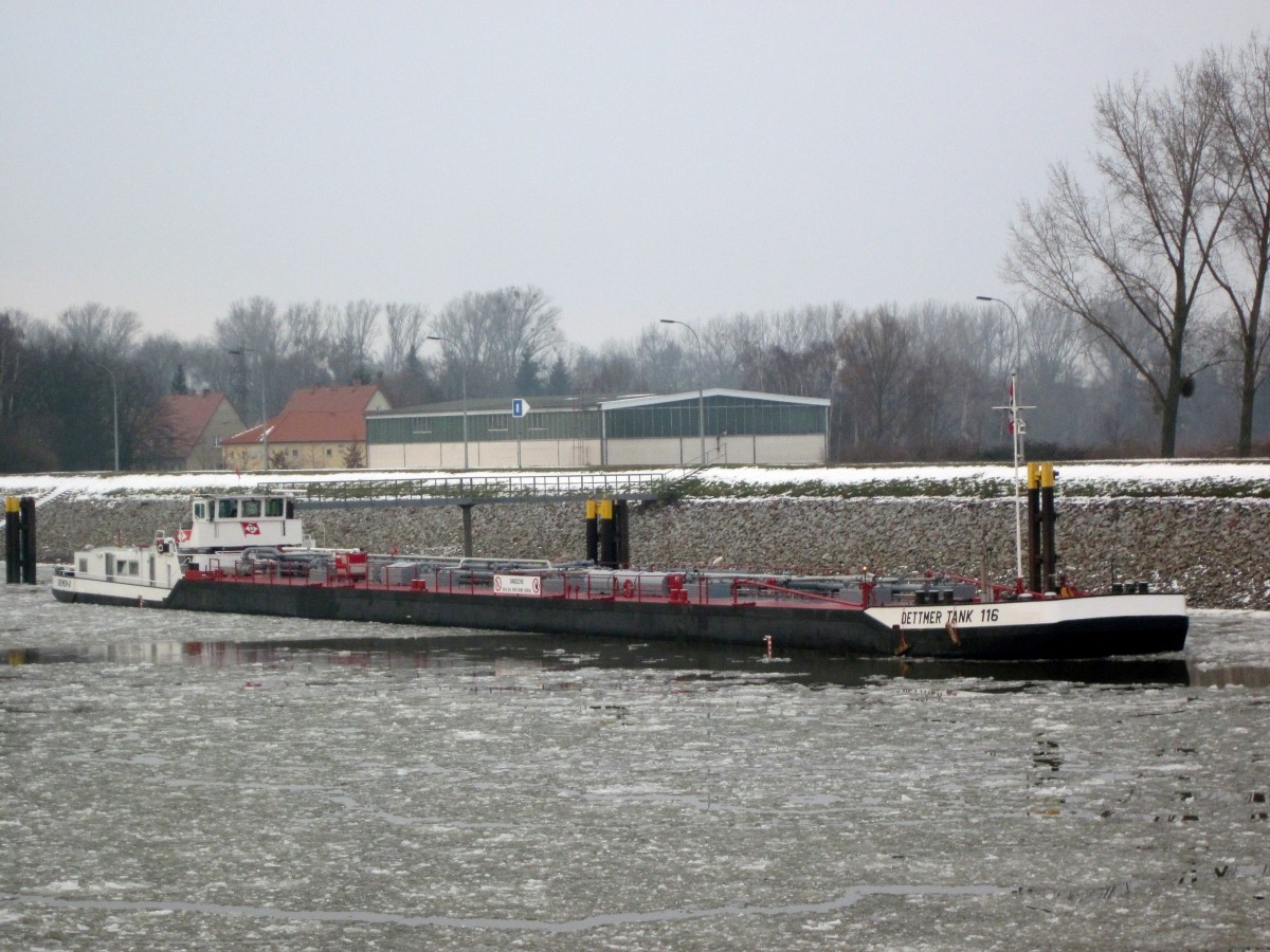 TMS Dettmer Tank 116 (04802310 , 85 x 9) am 02.02.2014 festgemacht im RVK unterhalb des alten Schiffshebewerkes Magdeburg-Rothensee.