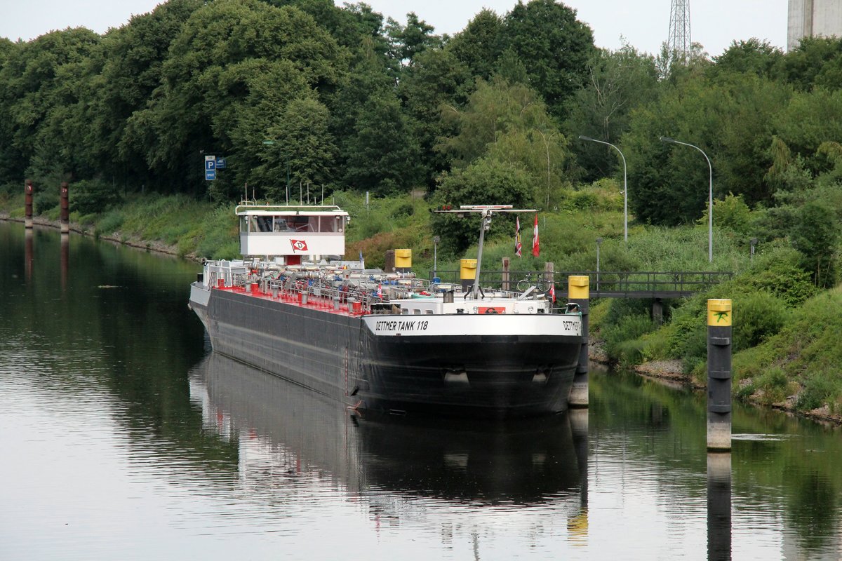 TMS Dettmer Tank 118 (02332573 , 86 x 9,60m) lag am 18.07.2019 im Elbe-Lübeck-Kanal in Lauenburg/Elbe.