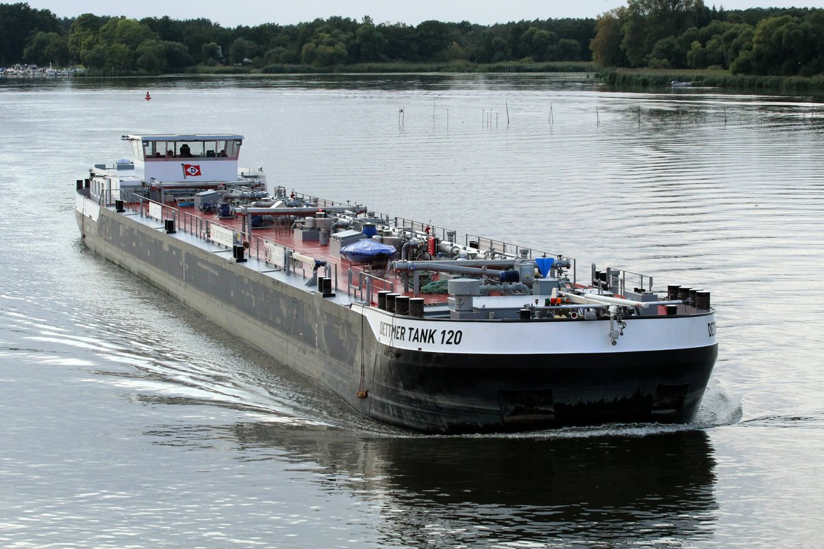 TMS Dettmer Tank 120 (02336967 , 85,96 x 9,60m) am 28.08.2018 im Wendsee / Elbe-Havelkanal bei Kirchmöser-West mit Kurs Plauer See in Fahrt. 