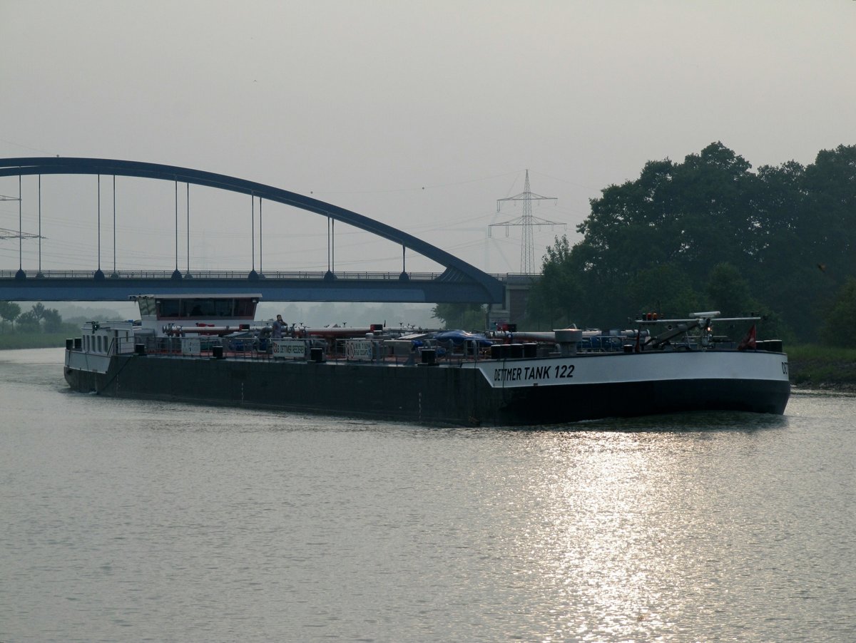 TMS Dettmer Tank 122 (02336974 , 85,95 x 9,60m) am 13.05.2018 im Dortmund-Ems-Kanal Höhe Hiltruper See mit Fahrtrichtung Schleuse Münster in Fahrt.