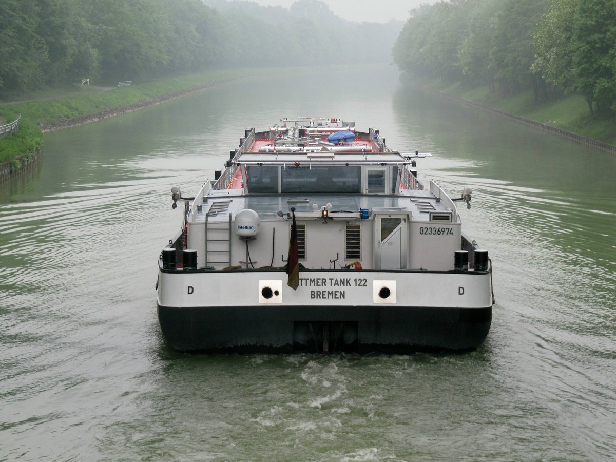 TMS Dettmer Tank 122 (02336974 , 85,95 x 9,60m) am 13.05.2018 im Dortmund-Ems-Kanal (DEK) in Münster-Hiltrup Richtung Schleuse Münster in Fahrt. 