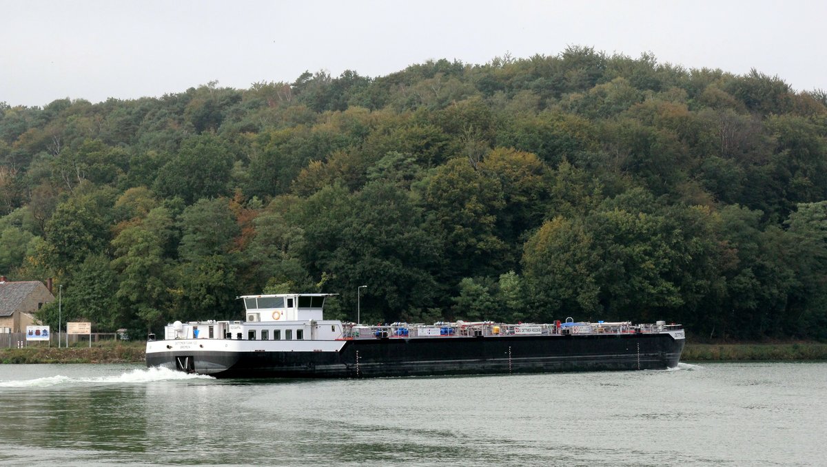 TMS  DETTMER TANK 122  (02336974 , 85,95 x 9,60m) am 30.09.2020 im  Nassen Dreieck . Das TMS kam vom Dortmund-Ems-Kanal zu Tal und fuhr bei km 0 in den  MITTELLANDKANAL  ein.