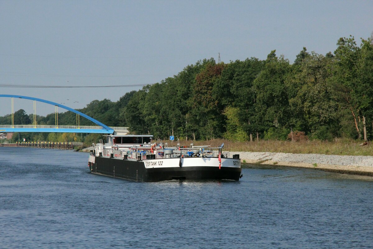 TMS  DETTMER TANK 122  (02336974 , 85,95 x 9,60m) am 10.09.2021 im  ELBE-HAVEL-KANAL  zw. der Schleuse Wusterwitz und dem Wendsee auf der Fahrt nach Berlin.