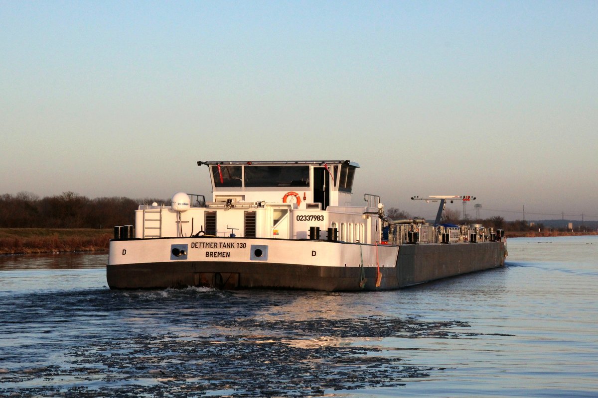 TMS  DETTMER TANK 130 (02337983 , 86 x 9,60m) am 22.02.2021 im  MITTELLANDKANAL  Höhe Barleber Seen auf Bergfahrt zur Schleuse Rothensee.